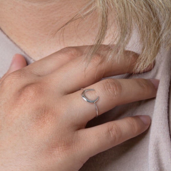 Sterling Silver Crescent Moon Ring / Lucky Horn - Picture 4 of 5